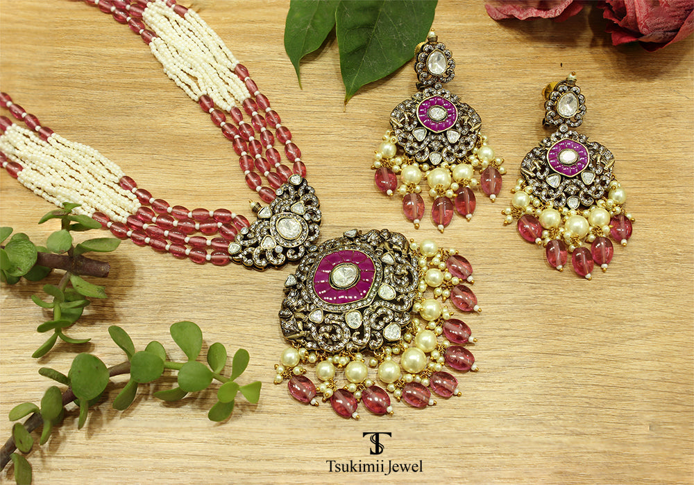Rajvika Pendant Set