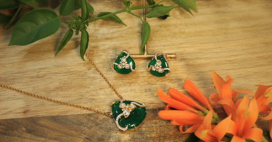 How to Choose the Perfect Necklace for Your Wedding Outfit