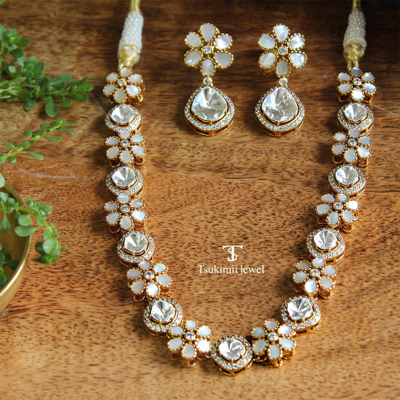 Aarohi Necklace Set