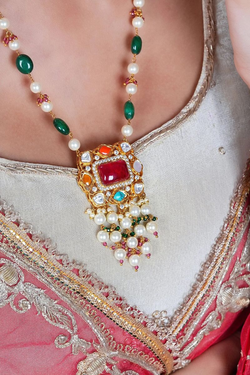 Traditional pendant design