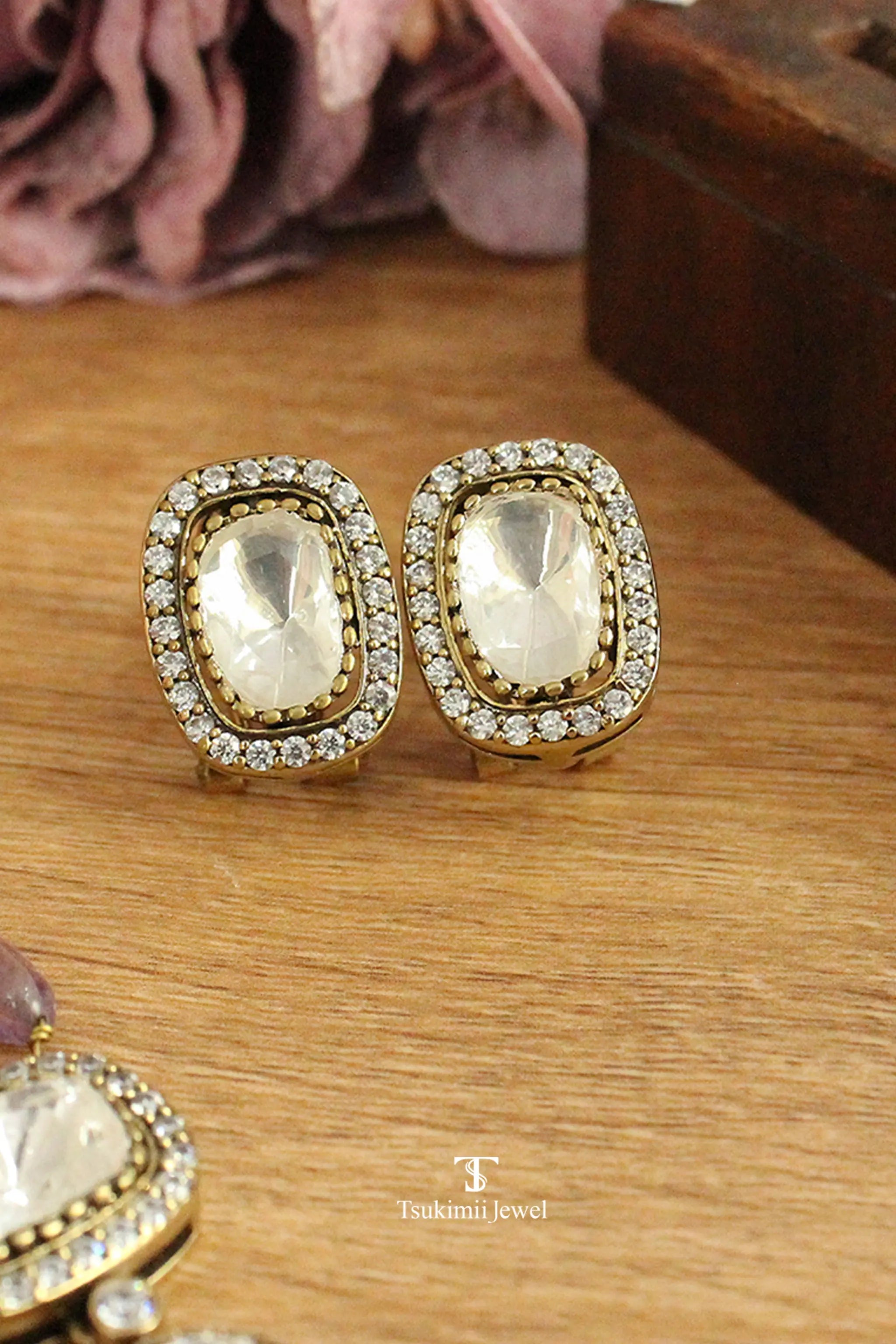 Gold toned polki locket set perfect for festive occasions