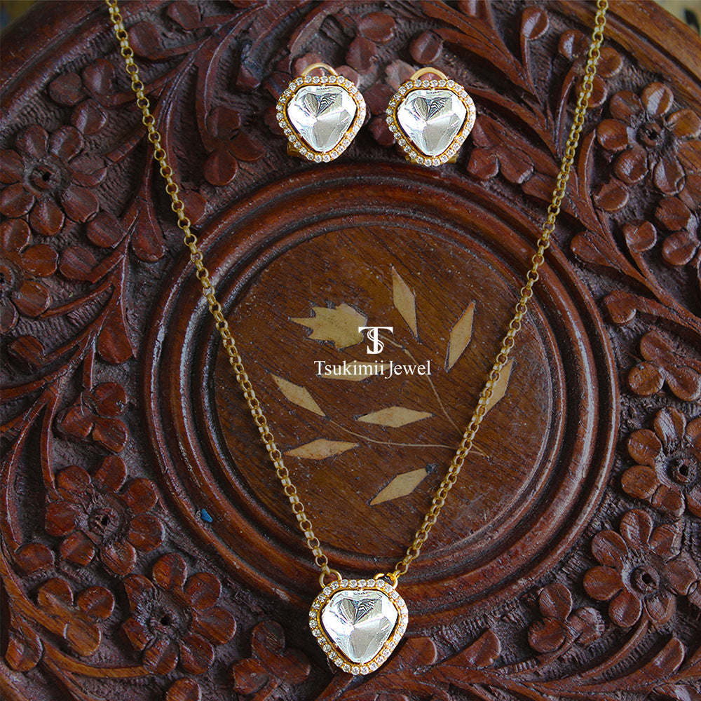 Noorika Locket set