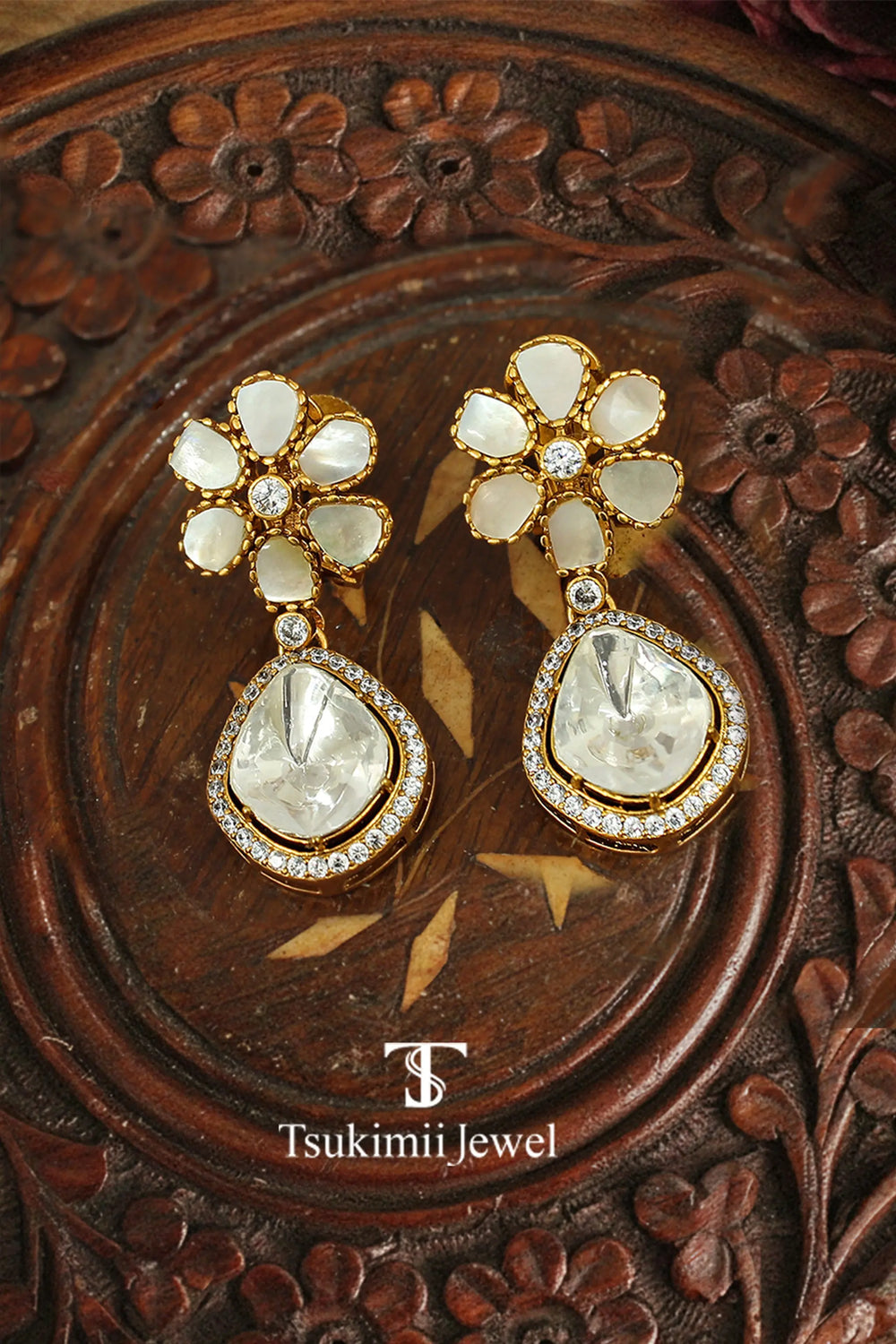 Aarohi Necklace Set by Tsukimii Jewel