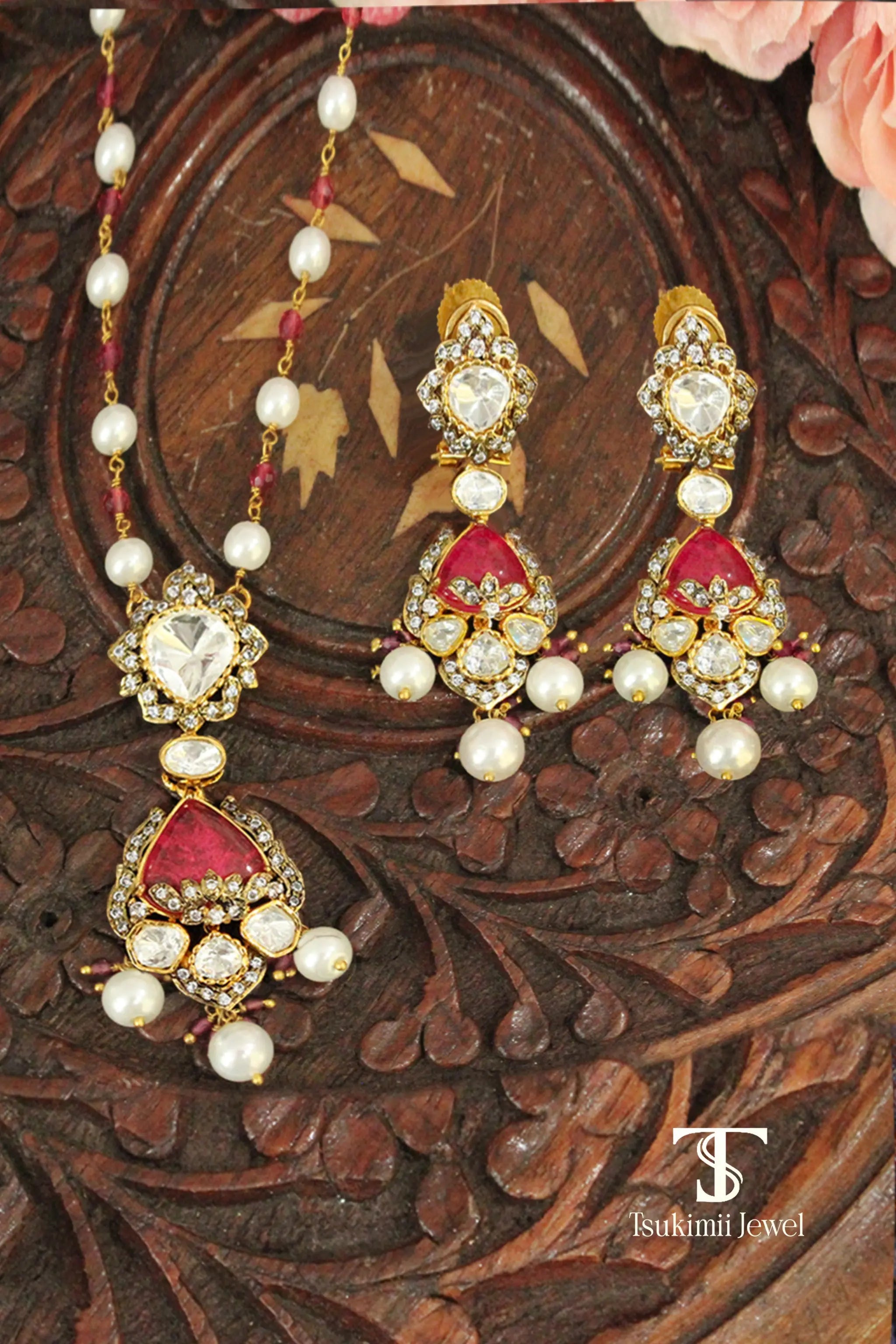 Gulnaaz polki locket set with traditional gold plated design
