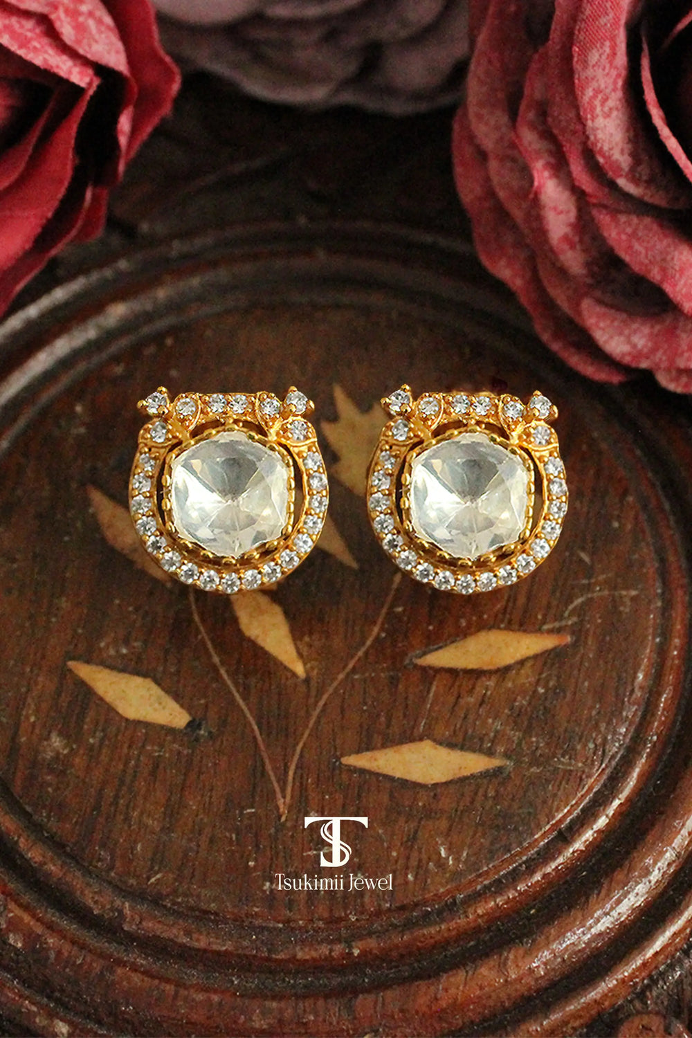 Ethnic Indian polki locket set with intricate craftsmanship