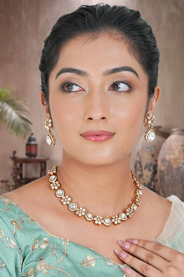 Aarohi Mother Of Pearl Necklace Set