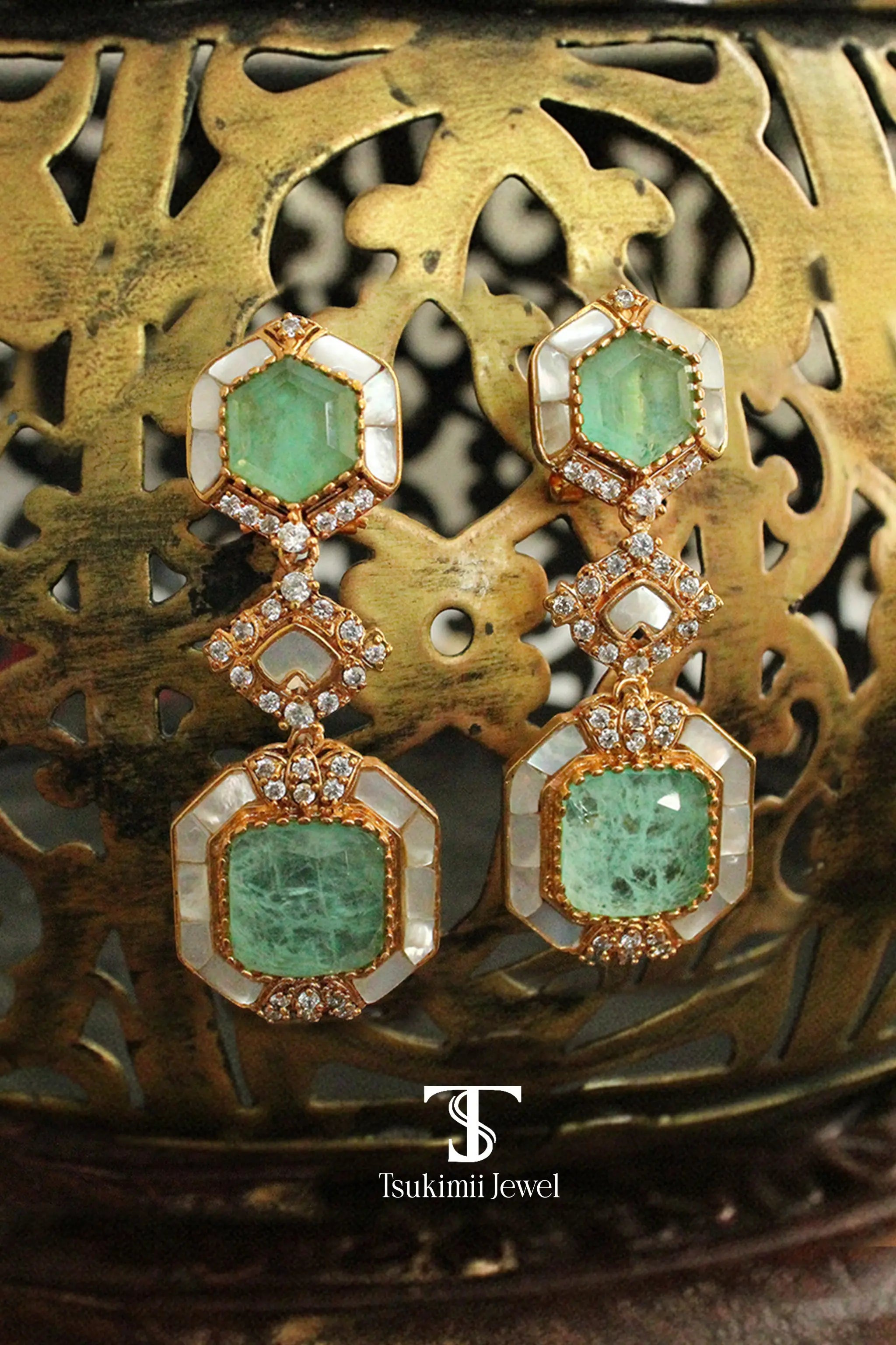Elegant kundan dangler earrings with bold traditional Indian silhouette
